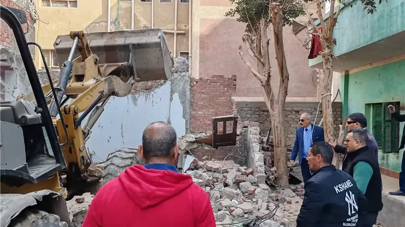 تنفيذ قرار إزالة لغرفة ملاصقة لمدرسة المعصرة الابتدائيه بسمالوط