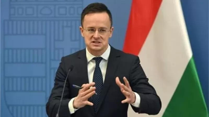وزير الخارجية المجري: بودابست ترفض انضمام أوكرانيا إلى الاتحاد الأوروبي