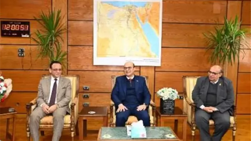 الأعلى للجامعات يبحث بدء الدراسة بمعهد النانو تكنولوجى بأسيوط