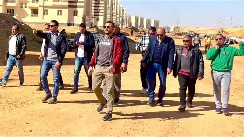 خطوة هامة من رئيس جهاز حدائق العاصمة بشأن ملف المياه والطرق.. صور