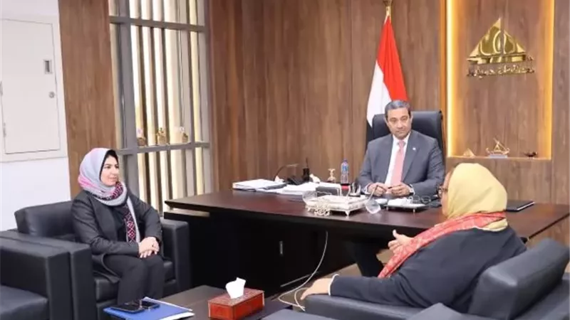 محافظ دمياط يستعرض إنجازات المبادرات المجتمعية