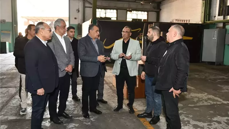 وزير الإنتاج الحربي يتفقد خطوط الإنتاج بشركة حلوان للصناعات الهندسية (مصنع 99 الحربي)