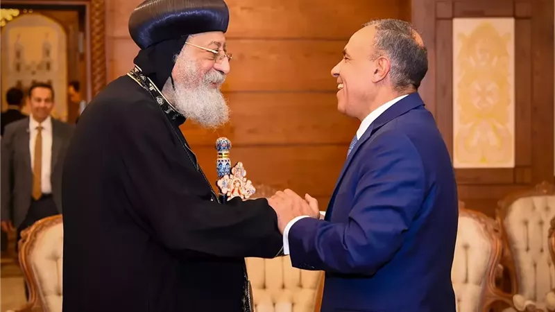 وزير الخارجية يجرى إتصالاً بالبابا تواضروس للاطمئنان على صحته