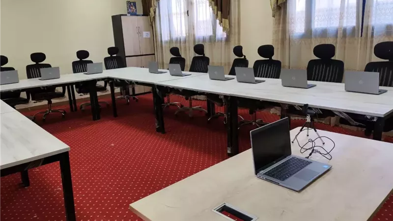 تجهيز قاعتي حاسب آلي مطور بكلية التربية بسوهاج
