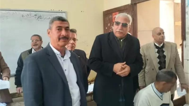 مدير تعليم القليوبية يتابع لجان تصحيح اللغة العربية للشهادة الإعدادية
