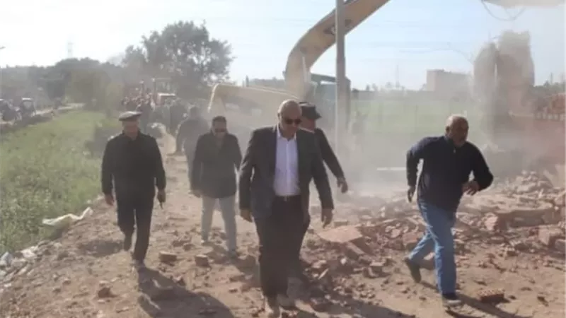 محافظ القليوبية يشهد حملة مكبرة لإزالة التعديات بالقناطر الخيرية