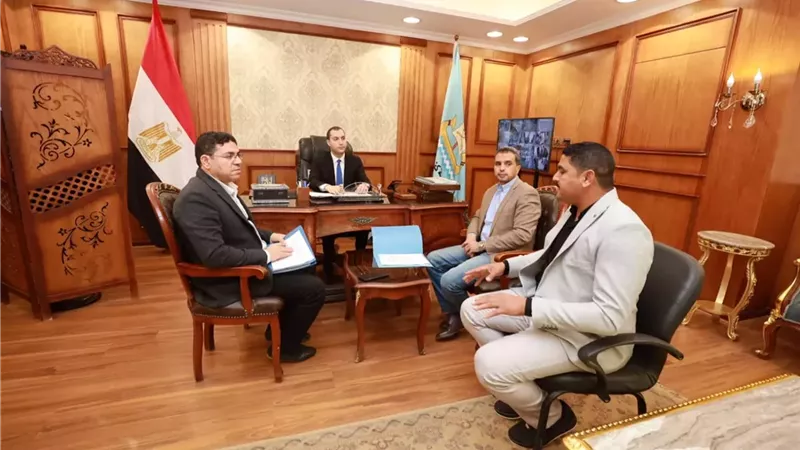 محافظ كفرالشيخ يوجه ببحث طلبات وشكاوى المواطنين