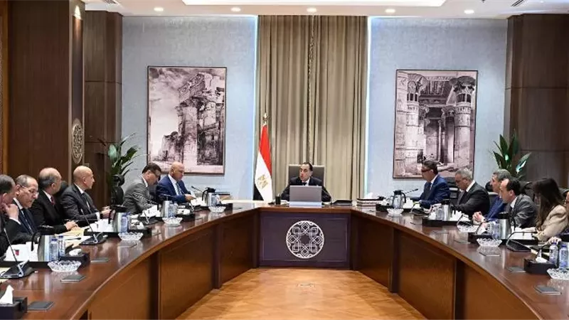 رئيس الوزراء يتابع مستجدات خطط النهوض بشركات السكر التابعة للتموين