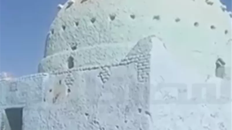 الداخلية تكشف تفاصيل تسلق شخص لقبة أحد المقامات ومحاولته تحطيمها