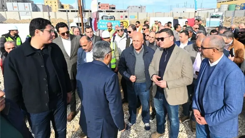 وزير الإسكان ومحافظ الدقهلية يتفقدان مشروع محطة معالجة الصرف