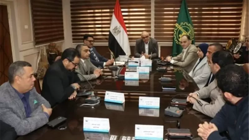 محافظ القليوبية يبحث مطالب مستثمري المنطقة الاستثمارية ببنها