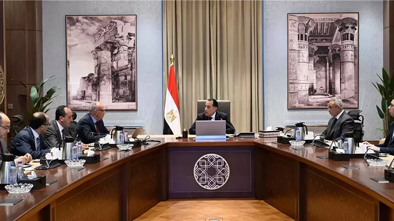 وزير الري يستعرض إجراءات تحسين منظومة إدارة وتوزيع المياه