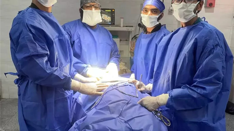 جراحة دقيقة تنقذ وجه شاب من تشوه دائم