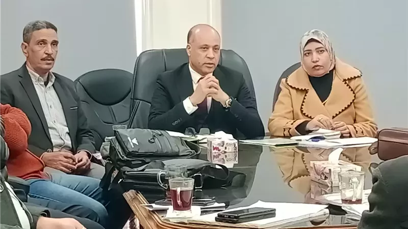 تموين قنا يبحث تطوير منظومة الرقابةعلي الأسواق استعدادا لشهررمضان