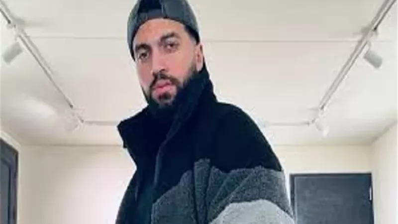 وفاة والد الشاعر الغنائى عمرو المصرى