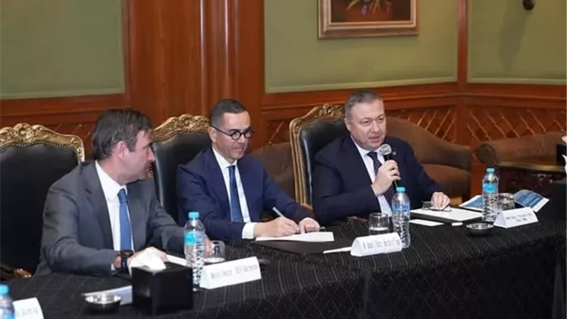 وزير الاستثمار: الحكومة تنظر إلى المستثمرين كشركاء استراتيجيين في تطوير الصناعة
