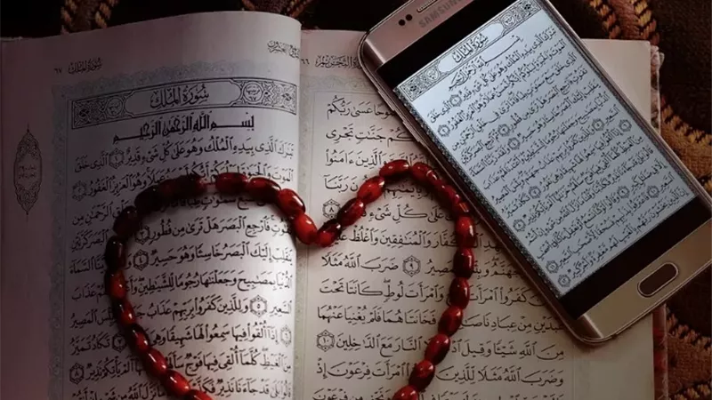 نشر القرآن والأدعية على وسائل التواصل: بين الفضل والضوابط الشرعية