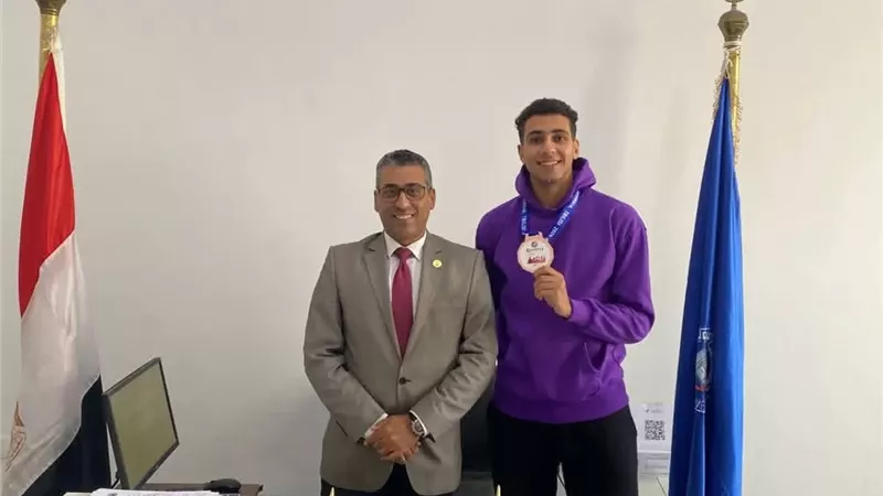 طالب بجامعة القناة يحصد برونزية الدوري العالمي للكاراتيه بجورجيا