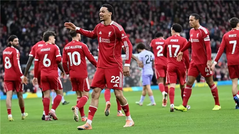 ارتباط مصيره بـ محمد صلاح.. ليفربول يعرقل رحيل مهاجمه في يناير