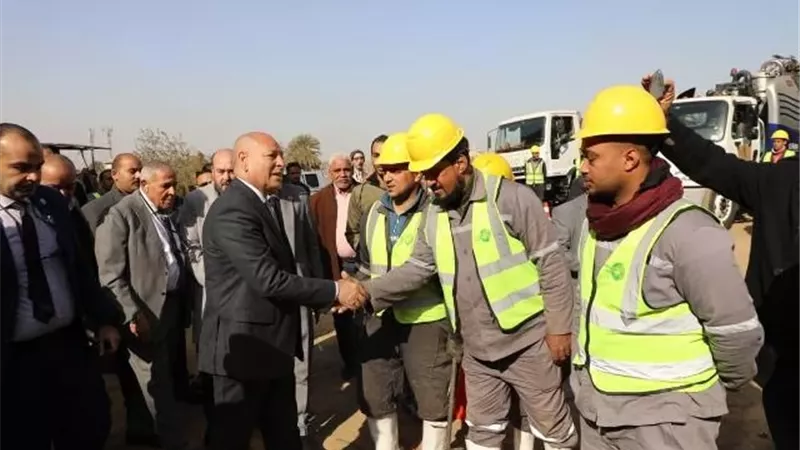 محافظ القاهرة يفتتح مشروع مد خطوط الصرف الصحى بأرض العجوز بالزاوية