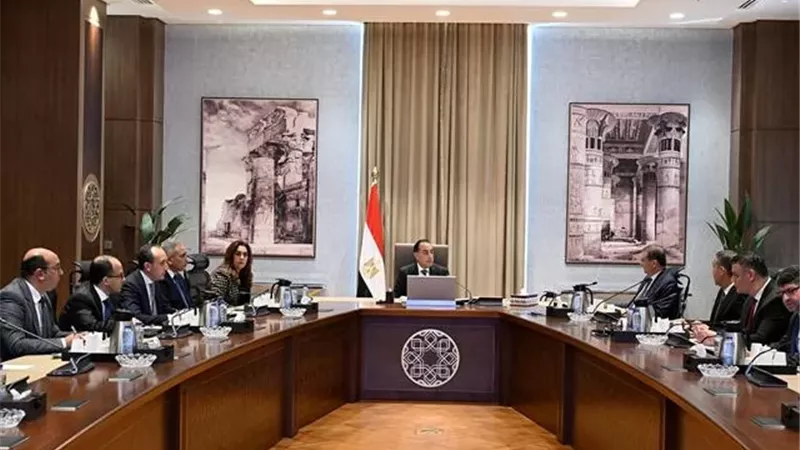 رئيس الوزراء يستعرض إجراءات التعامل مع الحيوانات الضالة