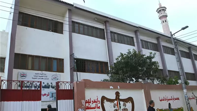 432 غياب وحالة اغماء و ملاحظ وطالبين صوروا ورقة الدراسات ونشروها