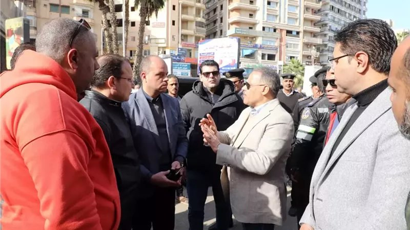 محافظ الشرقية يقود حملة مكبرة لرفع الإشغالات المخالفة بالزقازيق