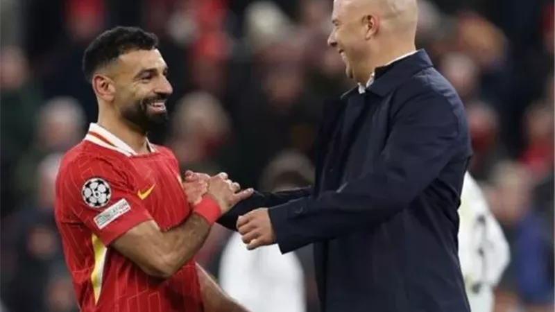 آرني سلوت يتغني بـ محمد صلاح بعد عودته لليفربول