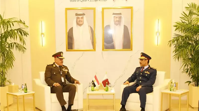 رئيس الأركان يعود إلى مصر عقب مشاركته فى معرض الدوحة 