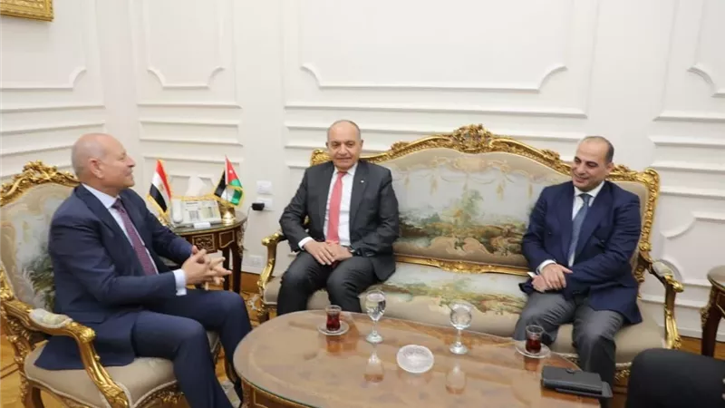 محافظ القاهرةوسفير الأردن يبحثان سبل التعاون فى مجالات الثقافةوالتعليم