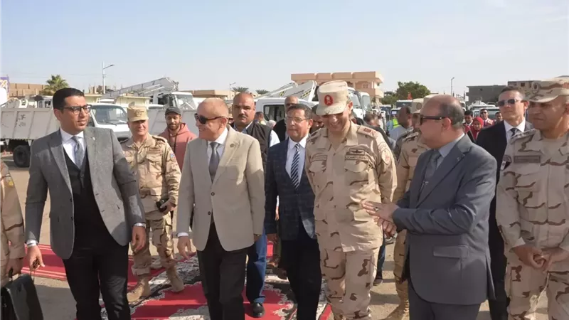 محافظ الأقصر وقائد الدفاع الشعبي يتفقدان اصطفاف 