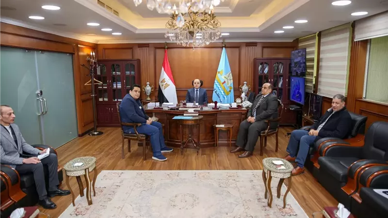 محافظ كفرالشيخ يناقش مشاكل الدوائر مع أعضاء مجلسي النواب والشيوخ
