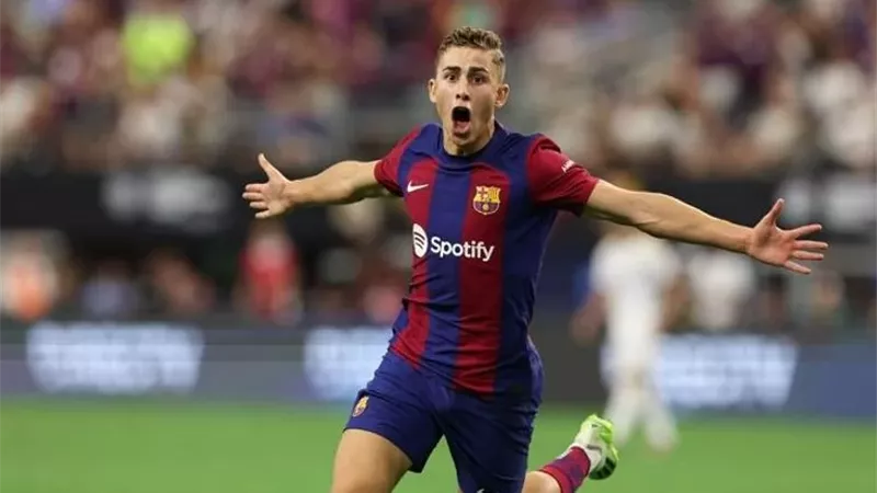 رجل مباراة برشلونة وسلافيا براج فى دورى أبطال أوروبا