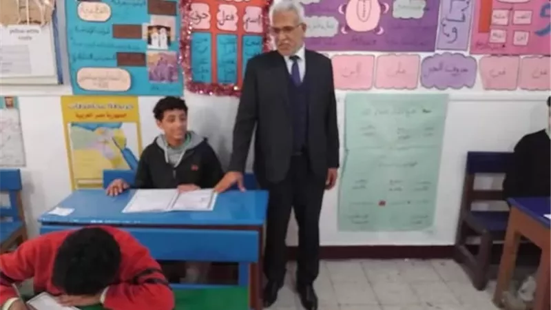 مدير تعليم الإسماعيلية يتفقد امتحانات الإعدادية بالمدارس الخاصة