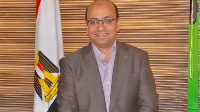 رئيس جهاز الفيوم الجديدة يعلن استجابة شكاوى السكان على خط ١٥١٠٠.. صور