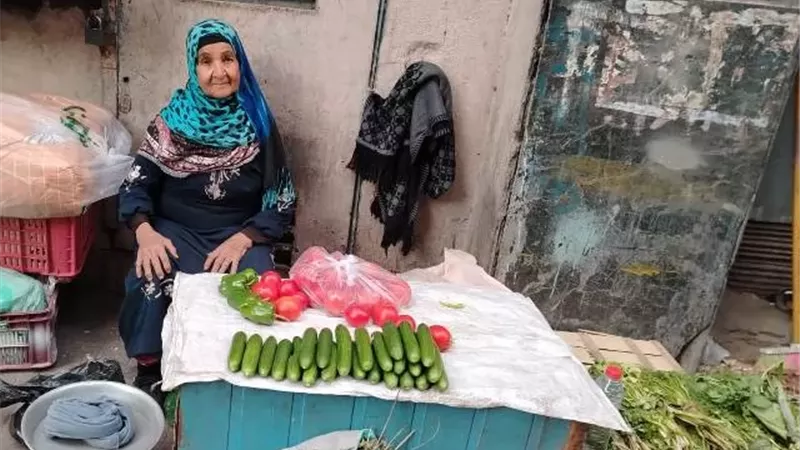 فاعل خير يسد الديون الارمله الصابره واخر يتكفل باحفادها