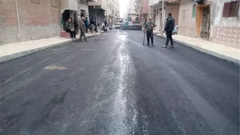 تطوير ورصف شوارع منشية الشهداء بالإسماعيلية..صور