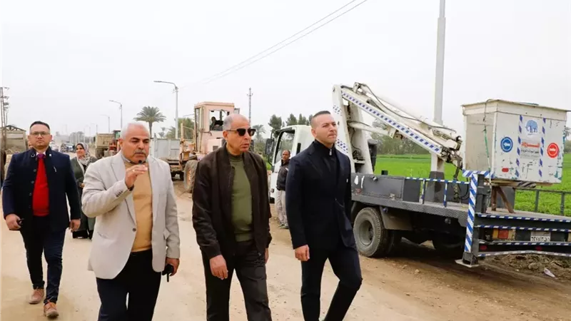 كدواني يتفقد اصطفاف معدات مغاغة ويتابع تمهيد طريق طنبدى بطول 5كم