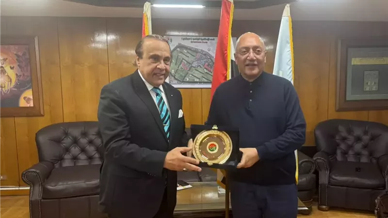 سبورتنج يضم رياضة الدارتس إلى النشاط الرياضي بالنادي