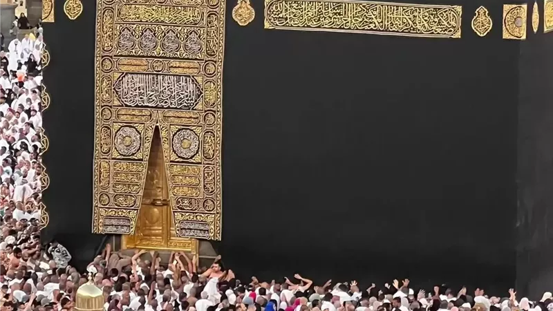 خطيب المسجد الحرام : للصاحب أثره العميق في نفس صاحبه