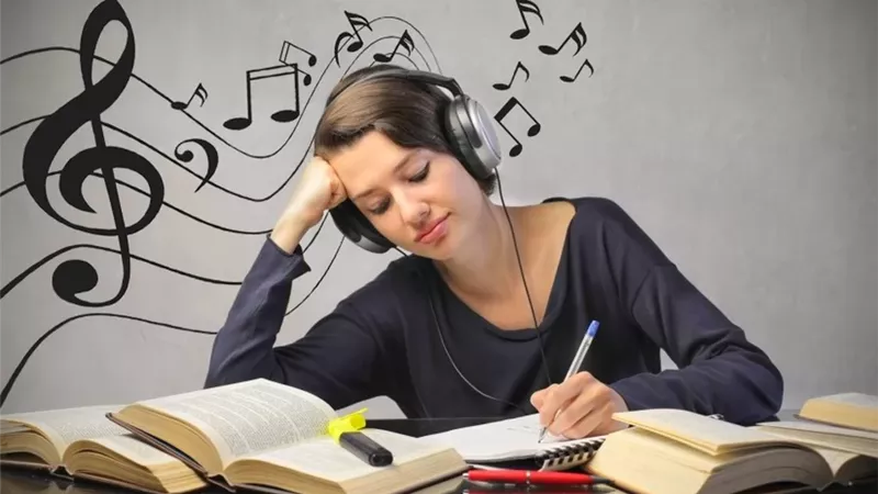 الإفتاء توضح حكم الشرع في الاستماع إلى الأغاني والموسيقى