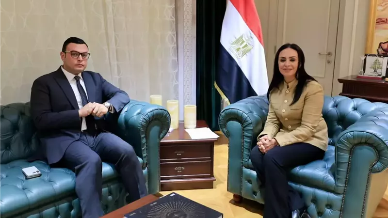وزيرا التضامن والإسكان يناقشان تيسير إجراءات تراخيص الحضانات..صور