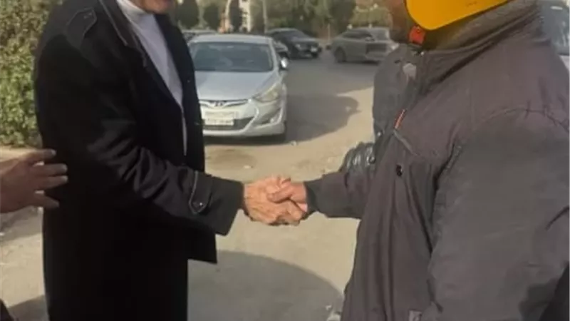 وزير العمل يلتقي عمال التوصيل بالقاهرة ويتابع أوضاعهم