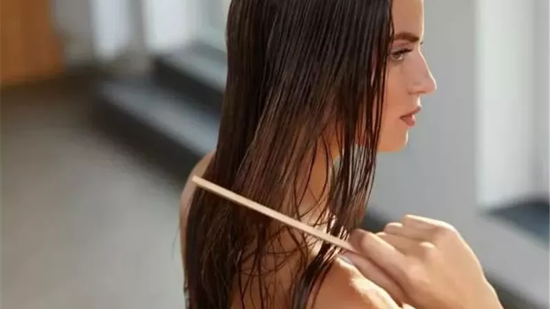 أسباب تساقط الشعر أثناء الاستحمام