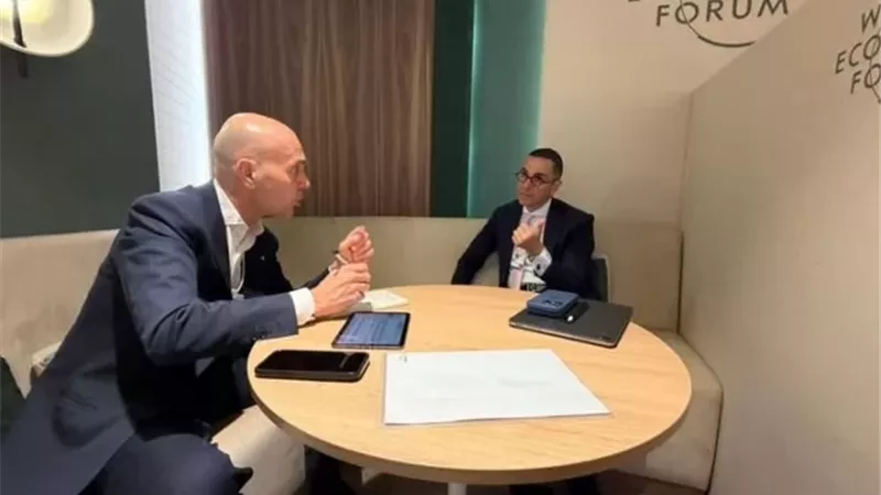 وزير الاستثمار يبحث مع 