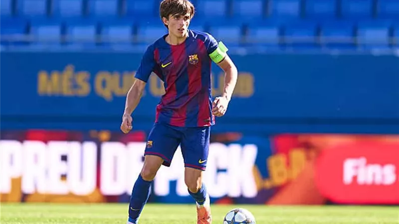 مدافع برشلونة يقترب من الانضمام لكومو الايطالى