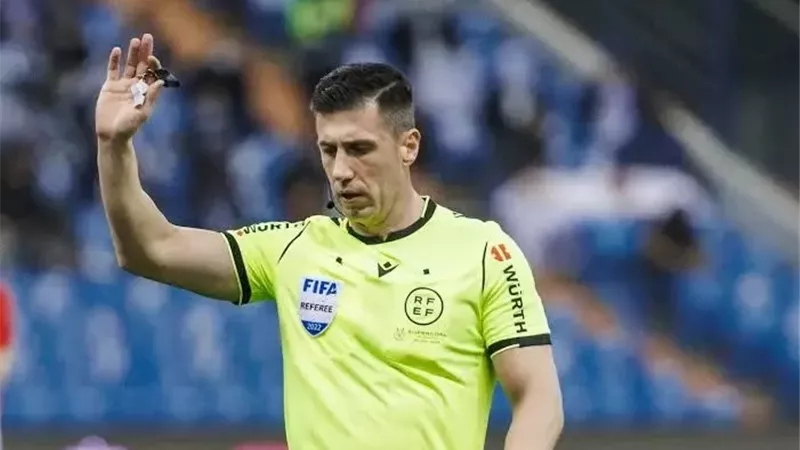 اسناد ادارة مباراة ريال مدريد وفياريال لحكم مواجهة الأهلى والزمالك