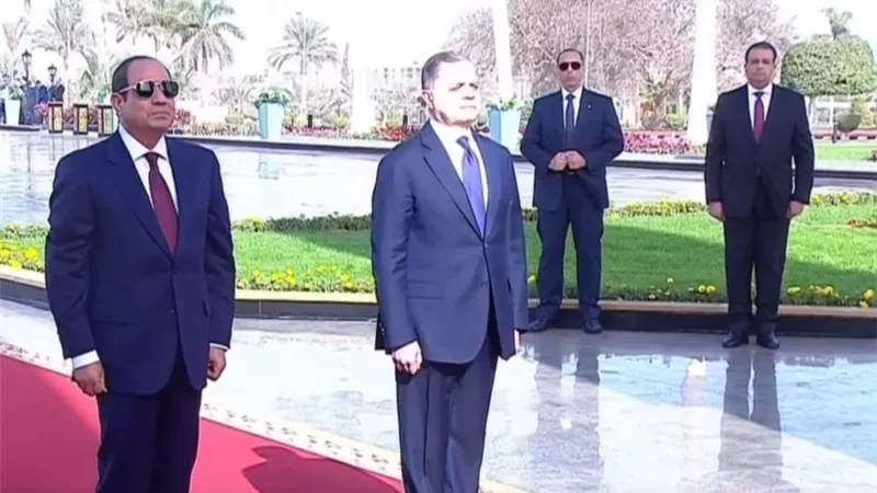 الرئيس السيسي يضع إكليلاً من الزهور على النصب التذكاري لشهداء الشرطة