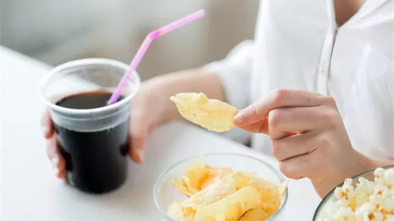 أطعمة ومشروبات تضر الكبد