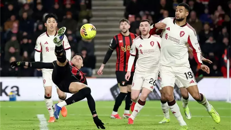 رجل مباراة ليفربول وبورنموث في الدوري الإنجليزي